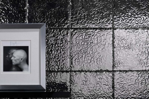 Gli incisi: Arabesque platino su Gres Artistico